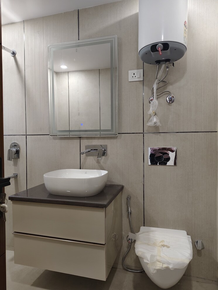 Bathroom, vasant kunj 4 Bedroom 2200 Sq.Ft. Apartment In Vasant Kunj Delhi 9302062