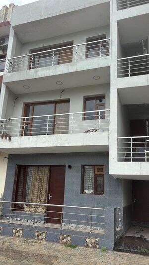 3 BHK Apartment For Sale in Sunny Enclave
