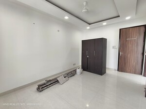 Room in 3 BHK Apartment at Vasant Kunj – for Rent