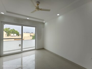 Room in 3 BHK Apartment at Vasant Kunj – for Rent