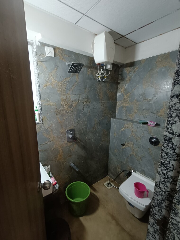 Bathroom, kurla east Pg For Boys & Girls In Kurla East 9302076