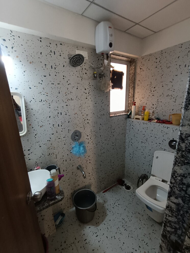Bathroom, kurla east Pg For Boys & Girls In Kurla East 9302076