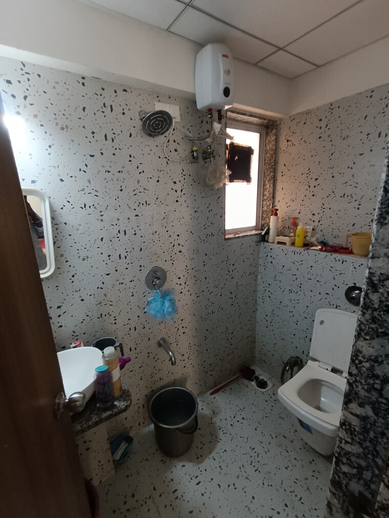 Bathroom, kurla east Pg For Boys & Girls In Kurla East 9302076