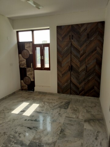 Room in 3 BHK Apartment at Sector 4 Dwarka – for Rent