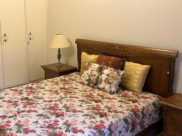Bedroom in 3 BHK Builder Floor at Defence Colony – for Rent