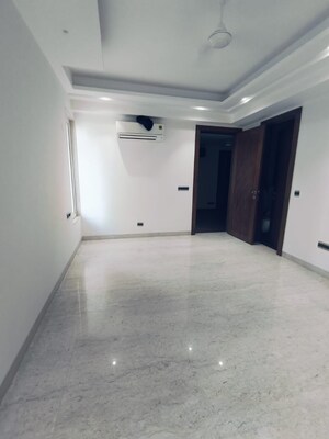 Room in 4 BHK Builder Floor at Greater Kailash I – for Rent