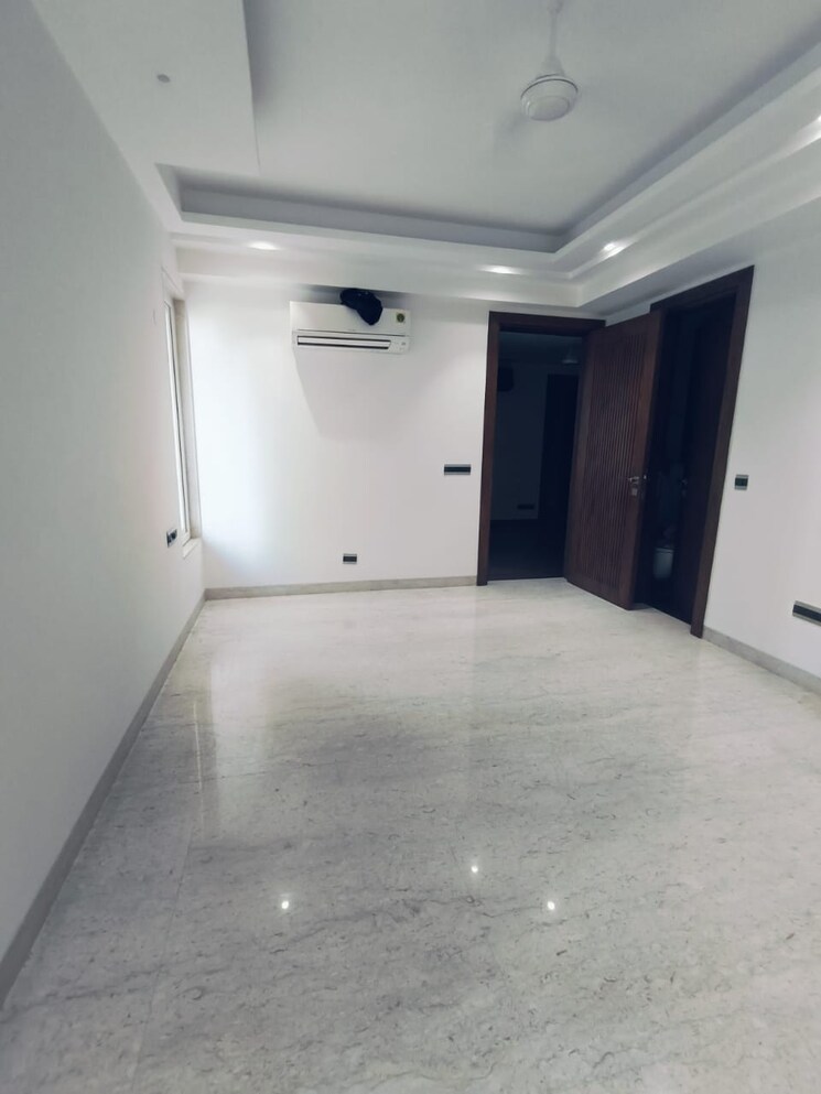 Room, greater kailash i 4 Bedroom 4000 Sq.Ft. Builder Floor In Greater Kailash I Delhi 9302145