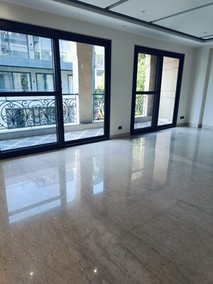 Room in 4 BHK Builder Floor at Greater Kailash I – for Rent