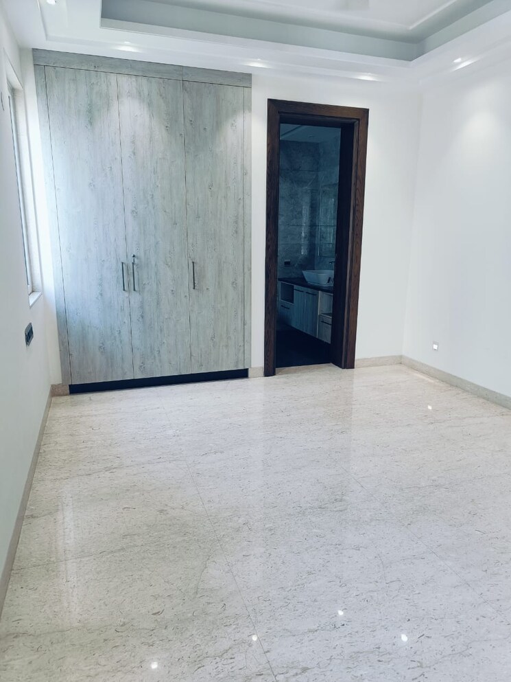 Room, greater kailash i 4 Bedroom 4000 Sq.Ft. Builder Floor In Greater Kailash I Delhi 9302145