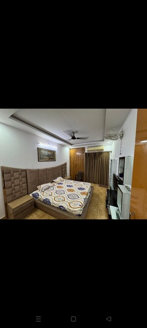 Bedroom in 3 BHK Apartment at Hazratganj – for Rent