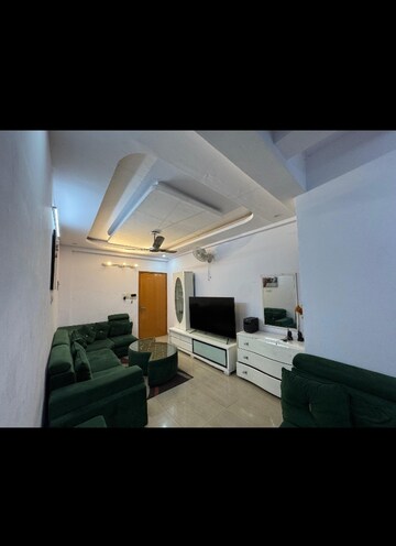 Living Room in 3 BHK Apartment at Hazratganj – for Rent