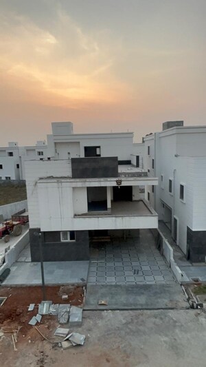 5 BHK Villa – Exterior View View at Tellapur - for Sale