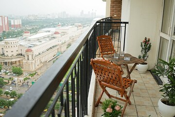 Balcony in 3.5 BHK Apartment at Gomti Nagar – for Rent