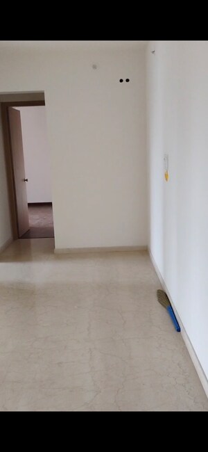 Room in 2 BHK Apartment at Shiv Shakti Tower 28, Malad East – for Rent