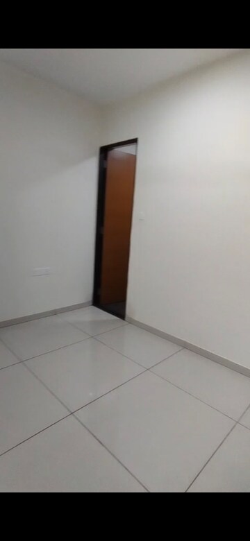 Room in 2 BHK Apartment at Shiv Shakti Tower 28, Malad East – for Rent