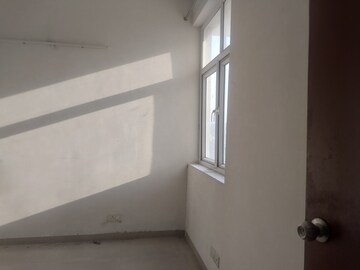 Room in 2 BHK Apartment at Mahagun Mywoods, Sector 16c Greater Noida – for Rent