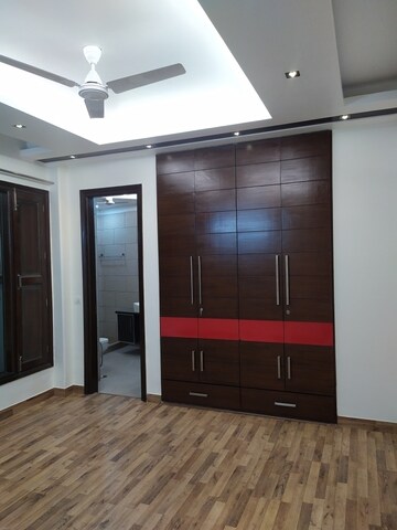 Master Bedroom in 3 BHK Builder Floor at Chittaranjan Park – for Rent