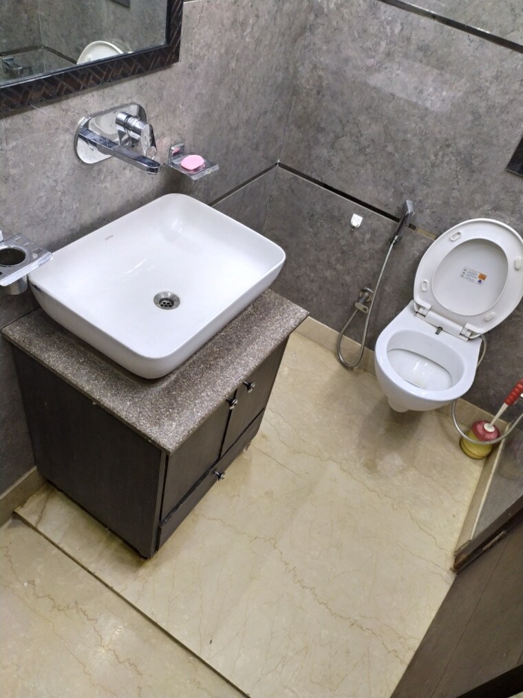 Attached Bathroom, kalkaji 2 Bedroom 950 Sq.Ft. Builder Floor In Kalkaji Delhi 9302213