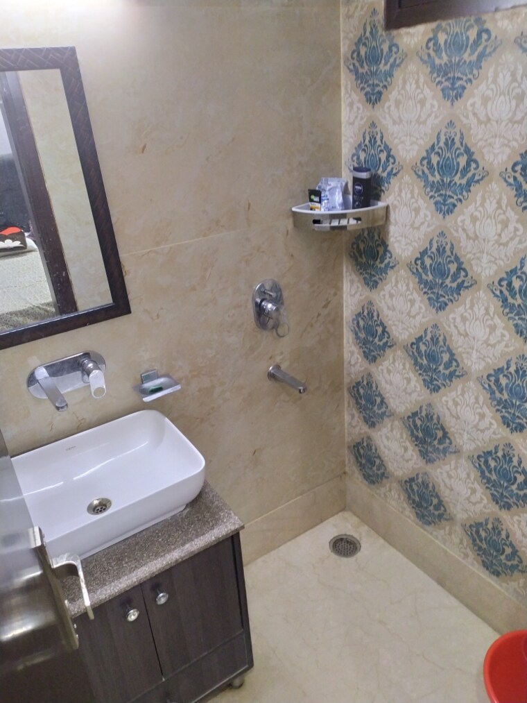 Attached Bathroom, kalkaji 2 Bedroom 950 Sq.Ft. Builder Floor In Kalkaji Delhi 9302213