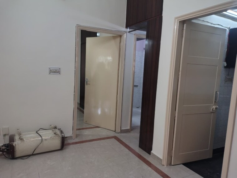 Room, kalkaji 2.5 Bedroom 1300 Sq.Ft. Builder Floor In Kalkaji Delhi 9302217