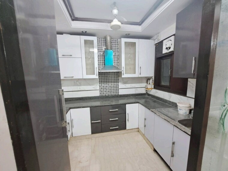 Kitchen, chittaranjan park 3 Bedroom 1300 Sq.Ft. Builder Floor In Chittaranjan Park Delhi 9302224