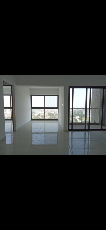 2.5 BHK Apartment For Rent in Mantra Mirari, Koregaon Park