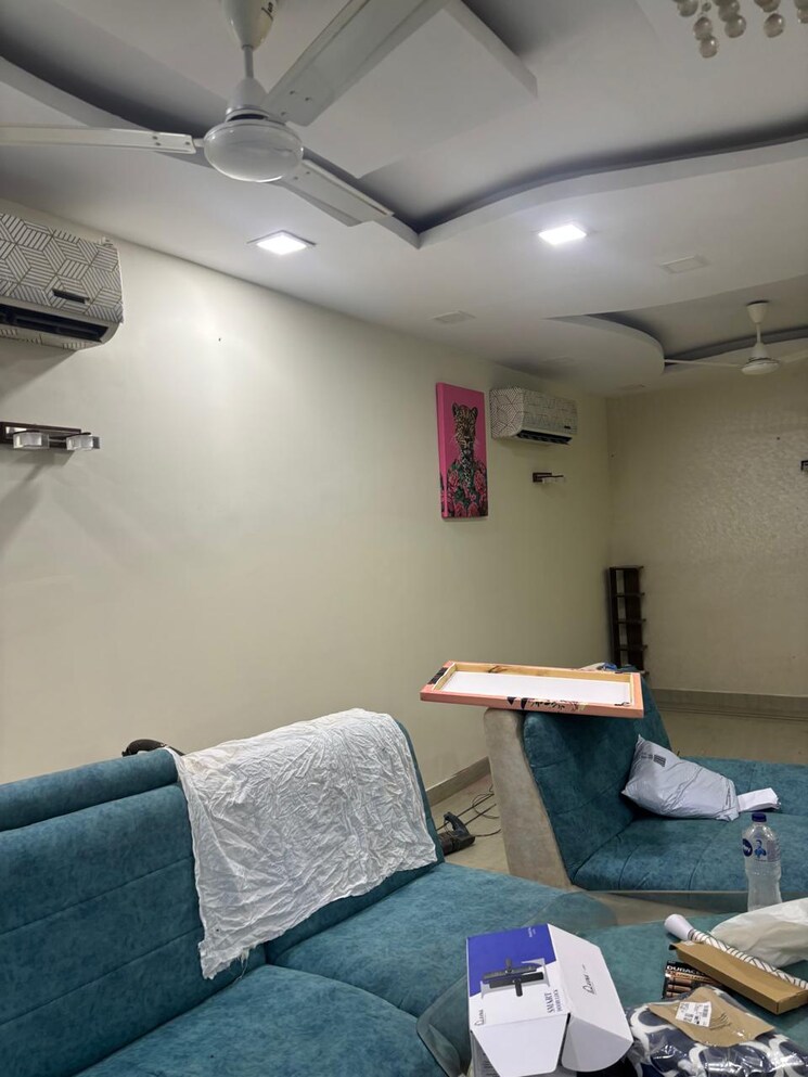 Living Room, greater kailash ii 3 Bedroom 300 Sq.Yd. Builder Floor In Greater Kailash ii Delhi 9302270