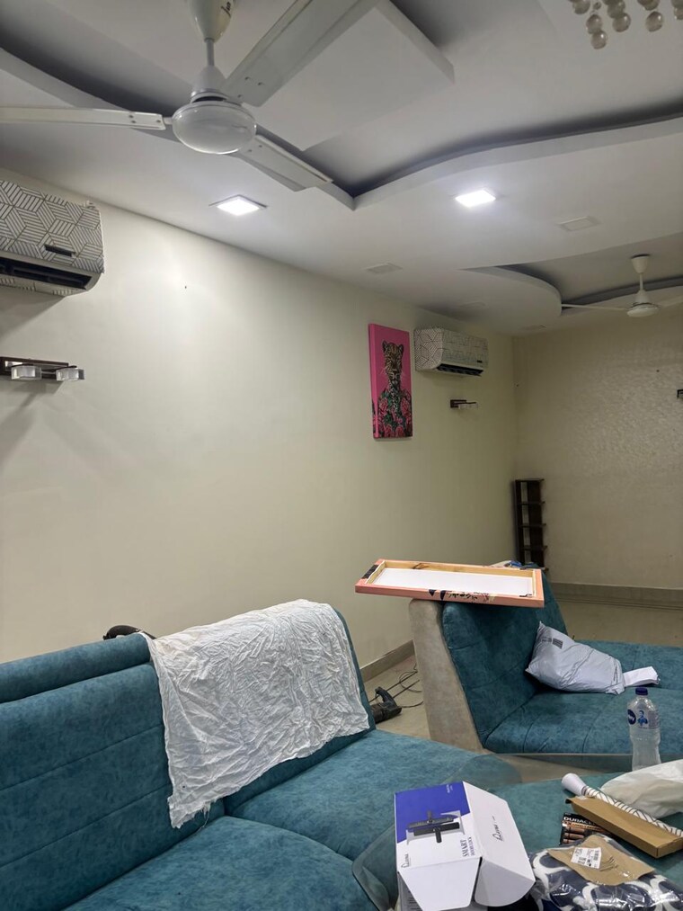 Living Room, greater kailash ii 3 Bedroom 300 Sq.Yd. Builder Floor In Greater Kailash ii Delhi 9302270