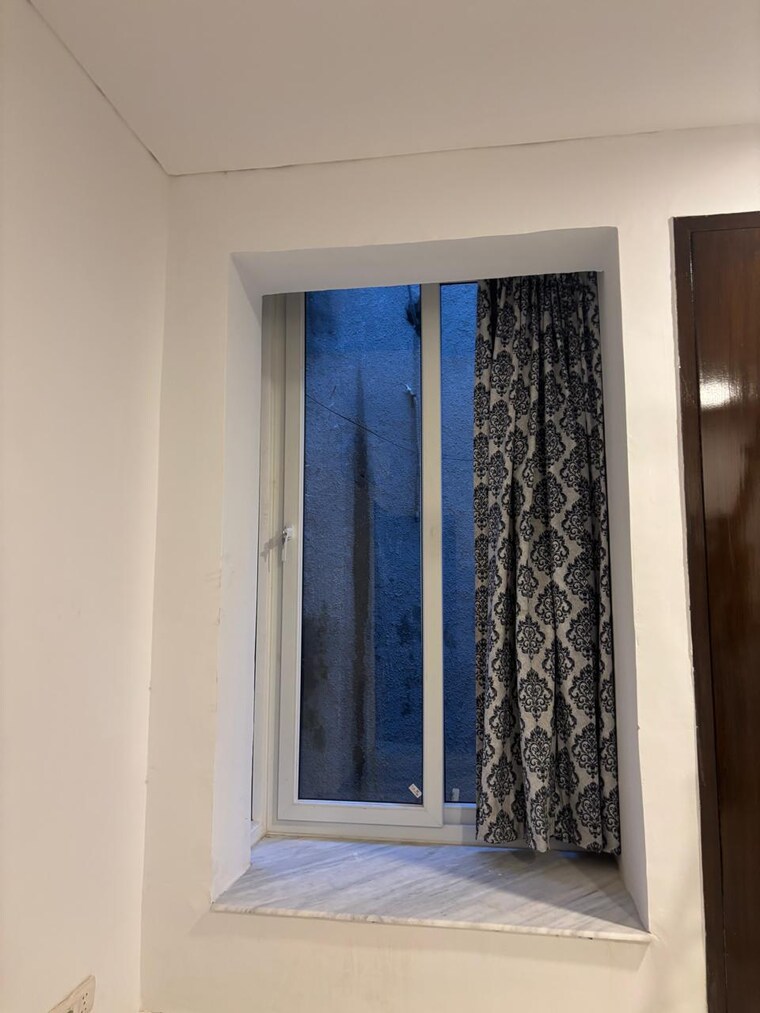 Bedroom, greater kailash ii 3 Bedroom 300 Sq.Yd. Builder Floor In Greater Kailash ii Delhi 9302270