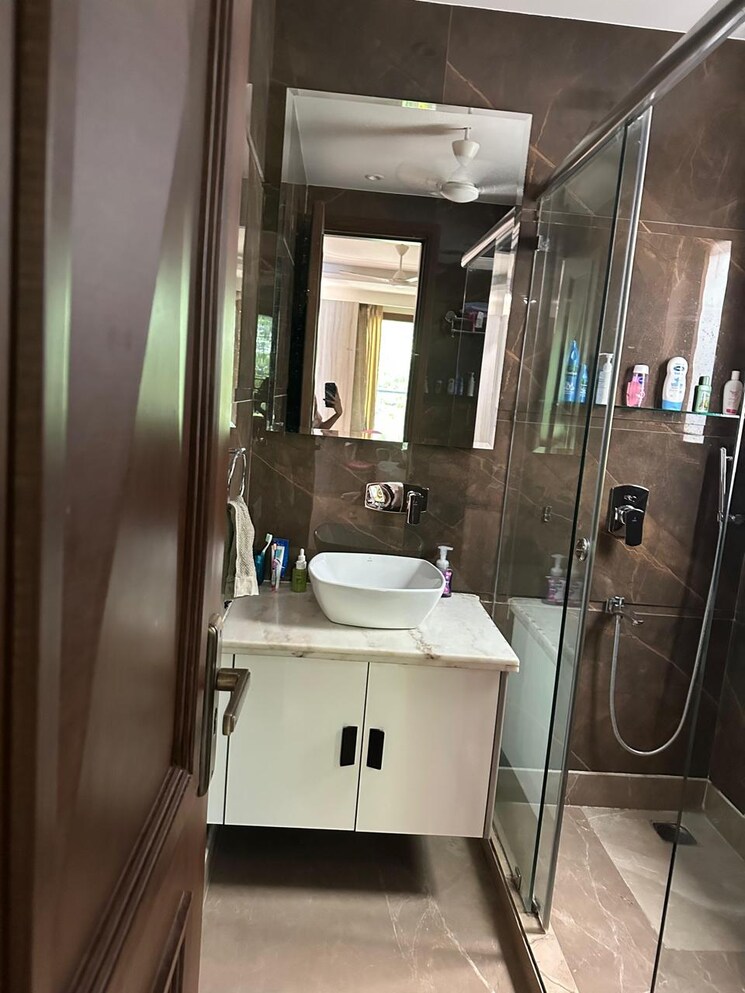Bathroom, shivalik colony 3 Bedroom 1850 Sq.Ft. Builder Floor In Shivalik Colony Delhi 9302274