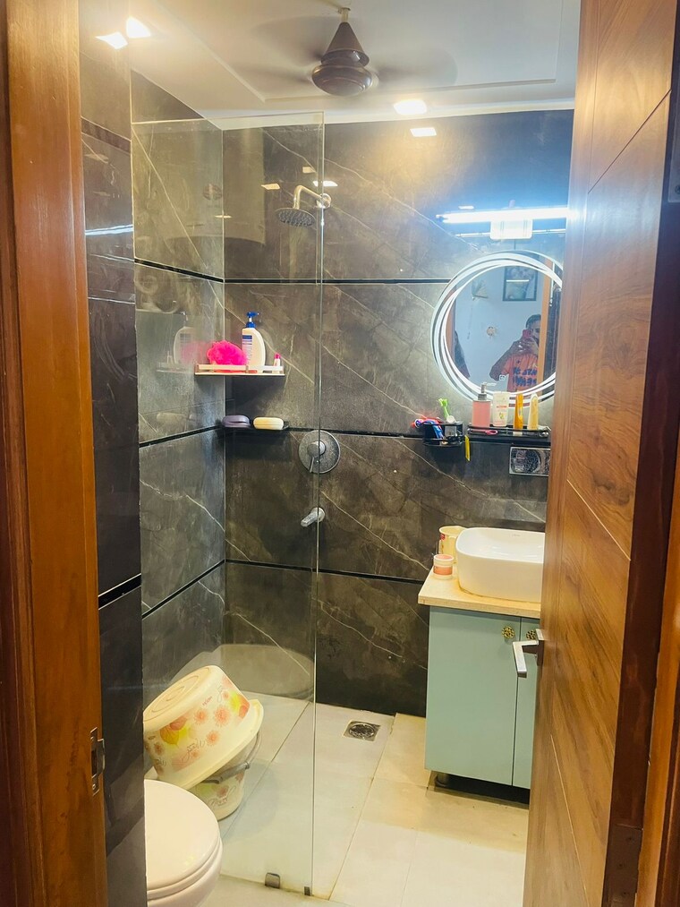 Bathroom, parklands 3 Bedroom 250 Sq.Yd. Builder Floor In Sector 85 Faridabad 9302277