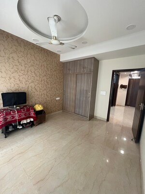 Parking in 5 BHK Builder Floor at BPTP Park Central, Sector 85 – for Sale