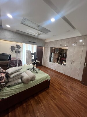 Parking in 5 BHK Builder Floor at BPTP Park Central, Sector 85 – for Sale