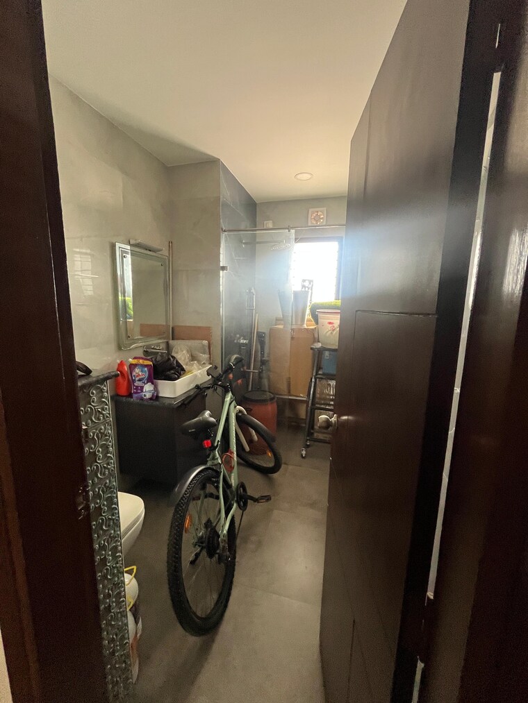  Parking, bptp-park-central 5 Bedroom 500 Sq.Yd. Builder Floor In Sector 85 Faridabad 9302285