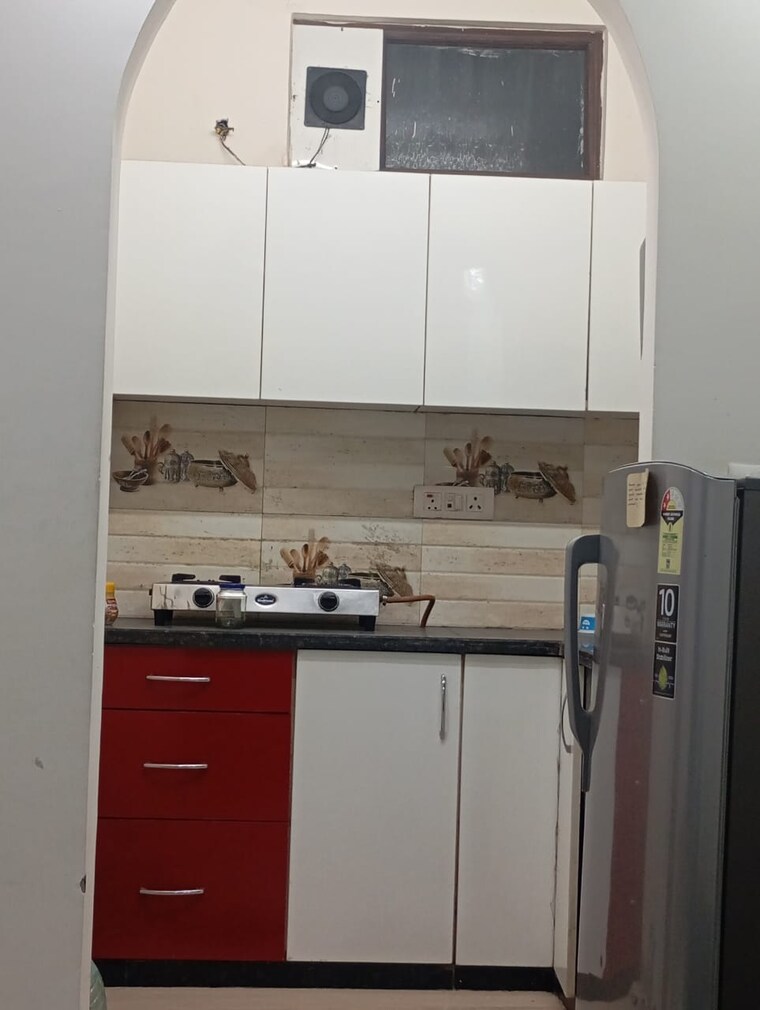 Kitchen, east of kailash 1 Bedroom 600 Sq.Ft. Builder Floor In East Of Kailash Delhi 9302298