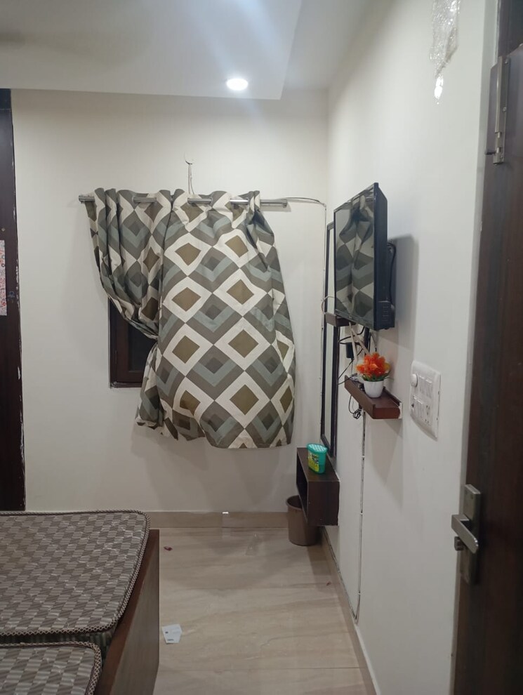 Bedroom, east of kailash 1 Bedroom 600 Sq.Ft. Builder Floor In East Of Kailash Delhi 9302298