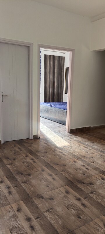 Room in 1 BHK Apartment at Zeta I Greater Noida – for Rent