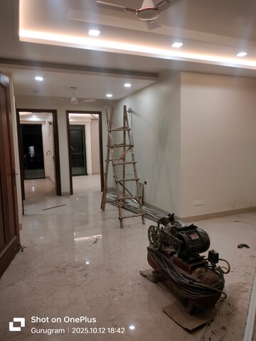 Living Room in 3 BHK Builder Floor at Sector 14 – for Rent