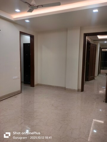 Room in 3 BHK Builder Floor at Sector 14 – for Rent