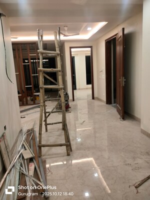 Room in 3 BHK Builder Floor at Sector 14 – for Rent