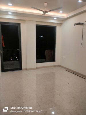 Room in 3 BHK Builder Floor at Sector 14 – for Rent
