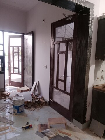 Living Room in 1.5 BHK Builder Floor at Sector 18 – for Rent