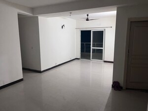 Room in 3 BHK Apartment at BPTP The Resort, Sector 75 – for Rent