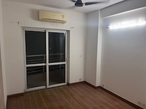 Room in 3 BHK Apartment at BPTP The Resort, Sector 75 – for Rent