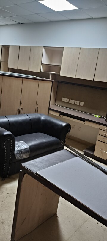 Furnished Amenities in  Office Space at Vardhman Star Shop Mall, Sector 19 – for Rent