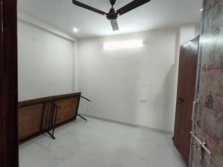 Room, mayur vihar 1.5 Bedroom 450 Sq.Ft. Builder Floor In Mayur Vihar Delhi 9302399