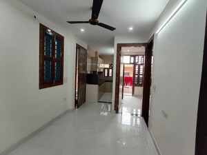 Building Lobby in 1.5 BHK Builder Floor at Mayur Vihar – for Rent