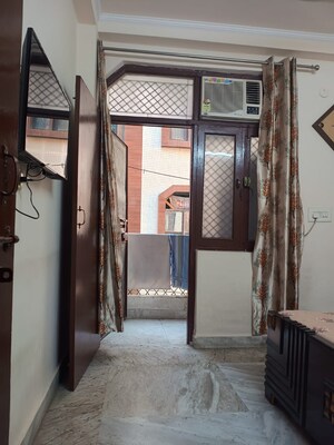 Room in 2.5 BHK Builder Floor at Pandav Nagar – for Sale