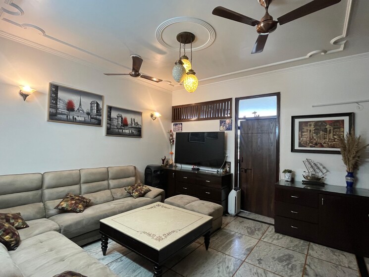 Living Room, uma-cooperative-society 2.5 Bedroom 850 Sq.Ft. Apartment In Mayur Vihar 1 Delhi 9302414