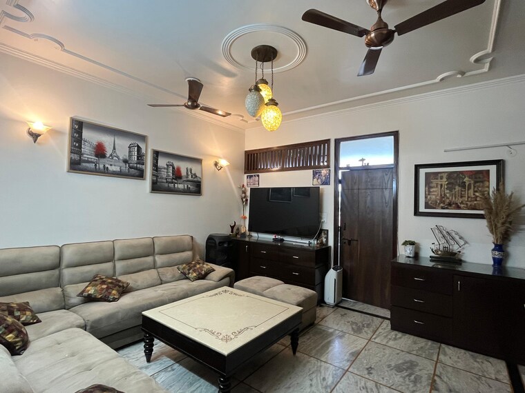 Living Room, uma-cooperative-society 2.5 Bedroom 850 Sq.Ft. Apartment In Mayur Vihar 1 Delhi 9302414